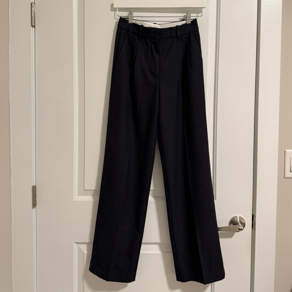 Aritzia Effortless Pant